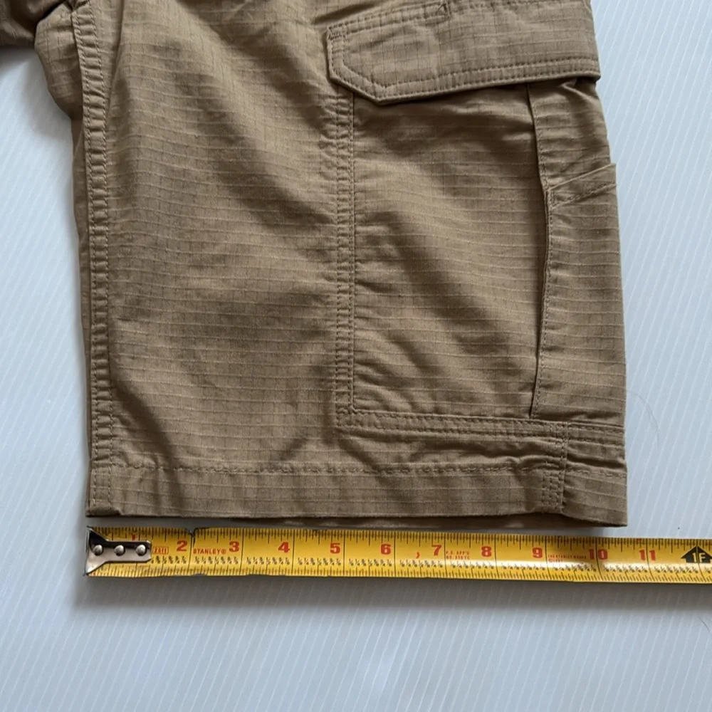 Carhartt NWOT Relaxed Fit Force Broxton Tan - khaki Cargo shorts. Men’s size 30
